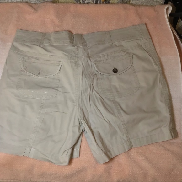 Beige Shorts INC. - Picture 3 of 3